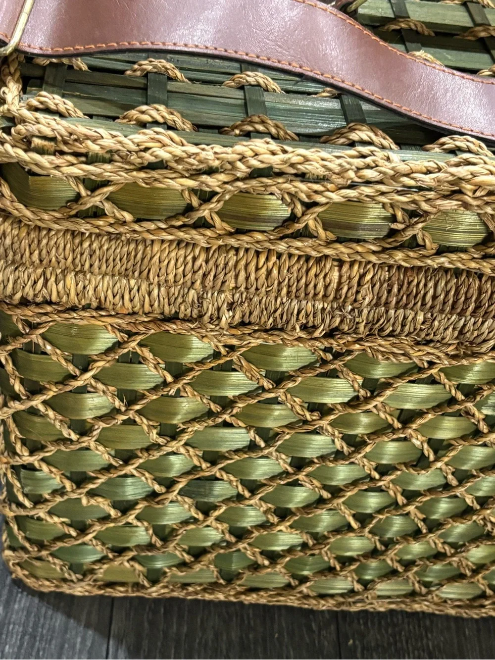 Vintage wicker and tropical palm green picnic basket service for four